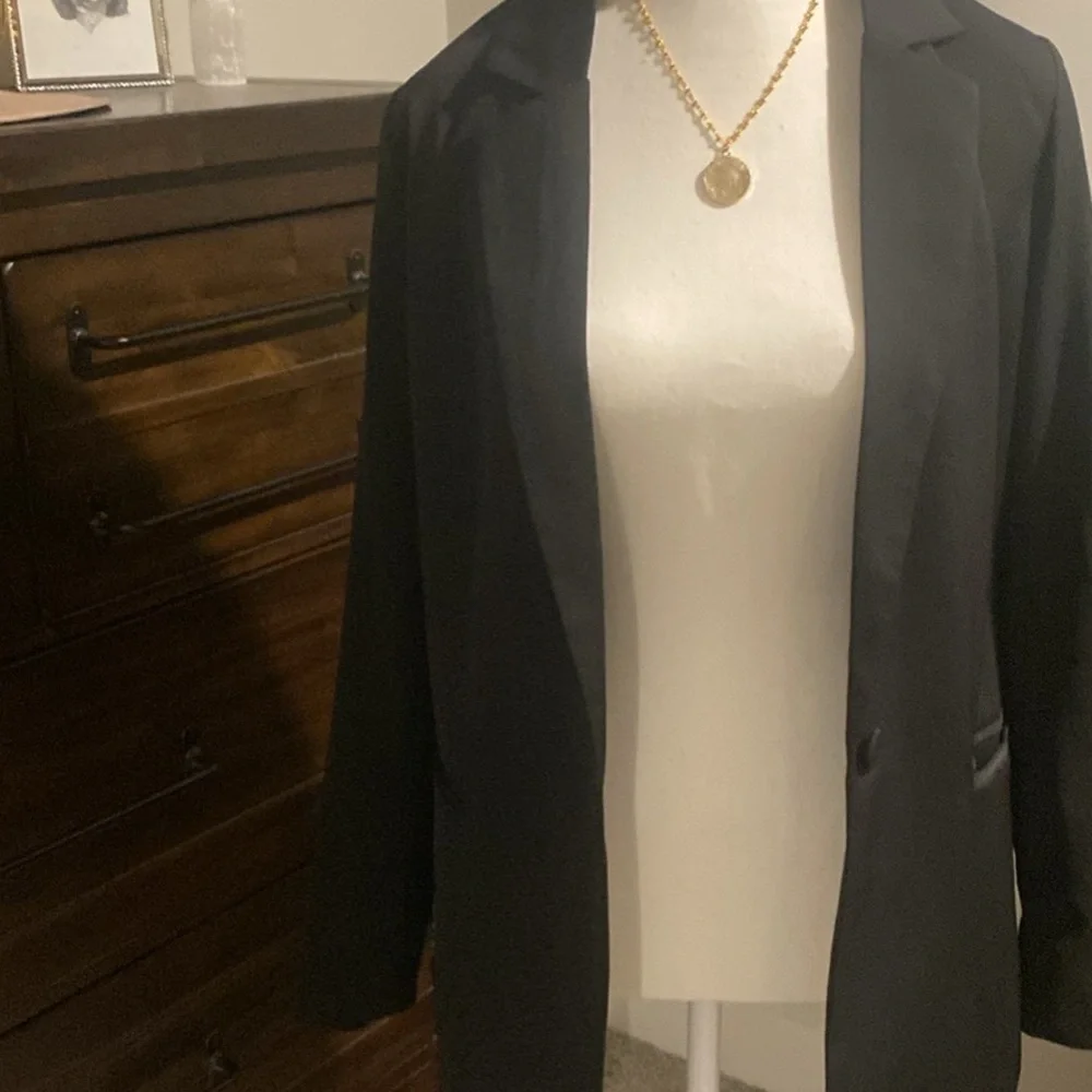 LUYAA Chic Tailored Blazer – NWOT- Size S – Polished Everyday Layer - Picture 2 of 4